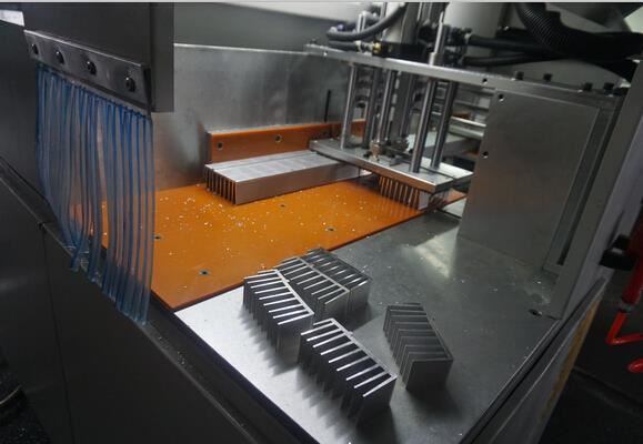 【常州】燈具照明行業(yè)需求DS-A450散熱器切割機，并稱之“贊”