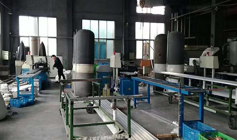 三年老客戶，起源于2片鋸片進展到3臺全自動切鋁機的訂購
