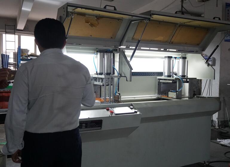 【四川】鄧氏DS-A450-3分離式切鋁機，鋸切汽車配件用異性空心、實心鋁棒