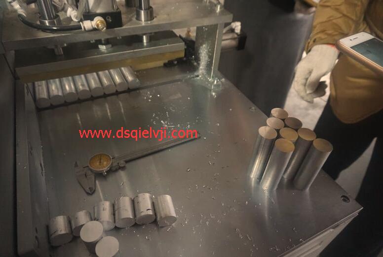 【上?！窟x擇鄧氏全自動鋸鋁機，切割直徑100mm鋁棒做汽車配件