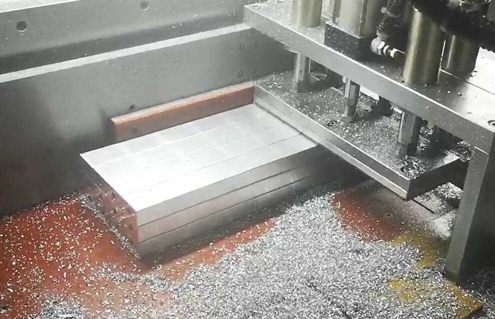 切109*109工業(yè)型材用什么鋁材切割設(shè)備？【鄧氏機(jī)械】